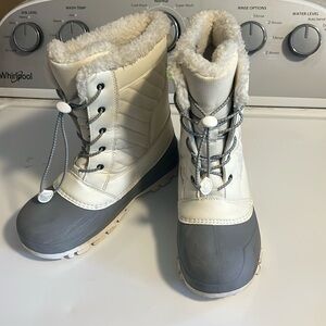 Thermolite snow boots kids size 5